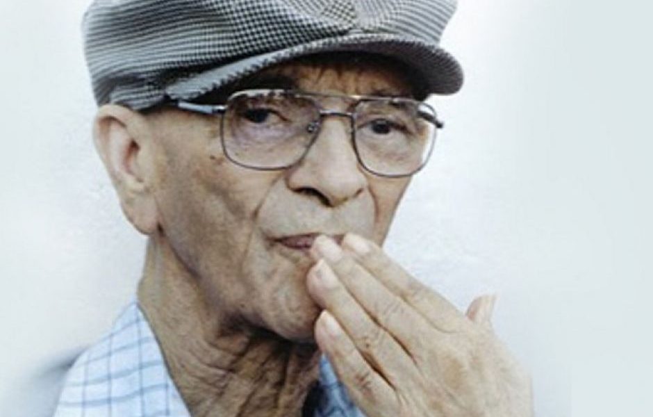 chico xavier mandando beijo