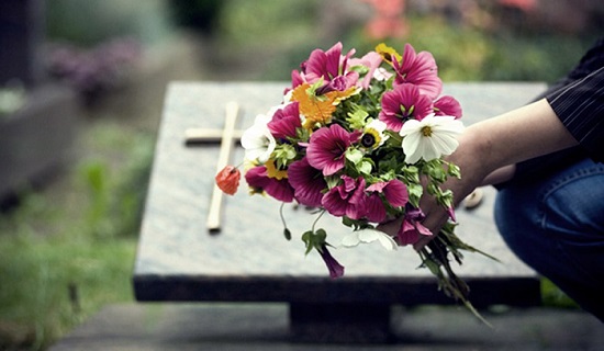Dia de Finados: podemos chorar na visita ao cemitério?